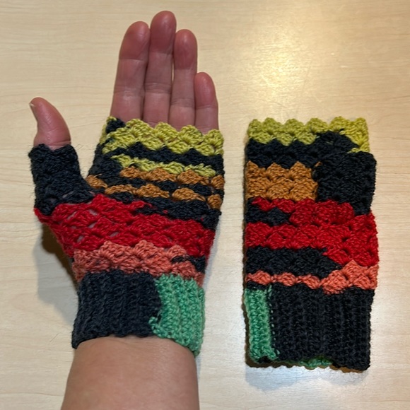 Handmade fingerless mittens - Picture 1 of 5